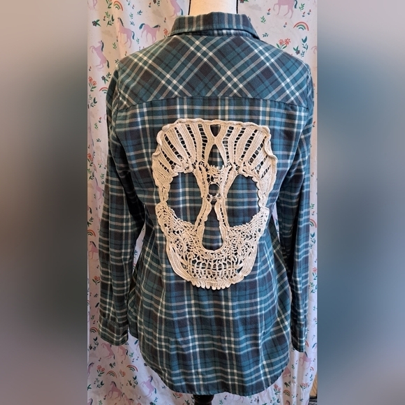 Hot Topic Tops - EUC Y2K Hot Topic Aqua Plaid Lace Skull Casual Long Sleeve Collar Shirt Top SZ M